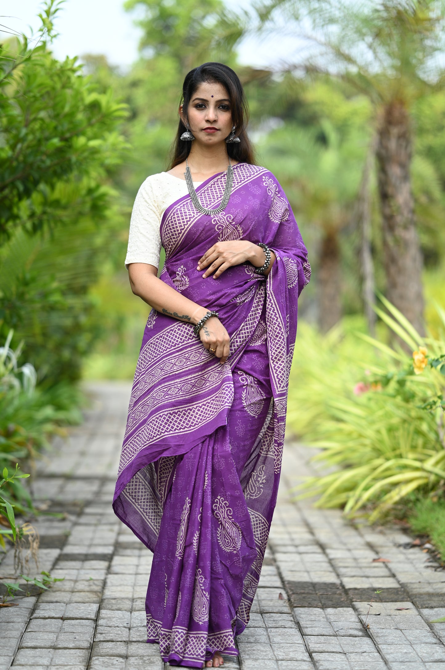 Mul cotton saree: Dhanvee